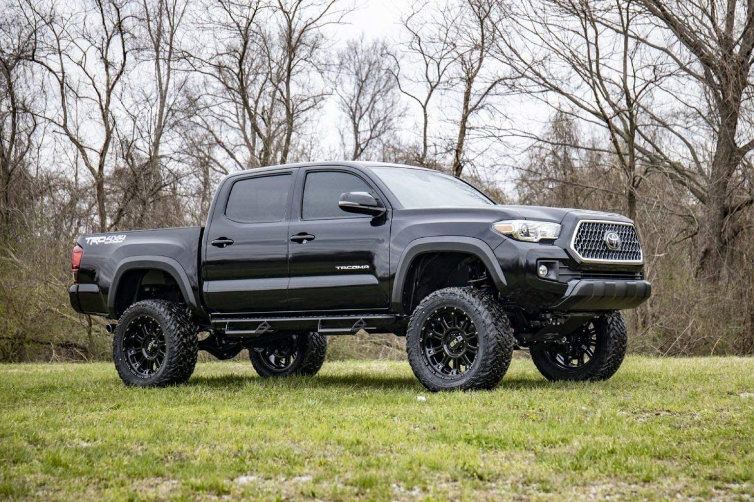 with 6 inch Rough Country suspension lift kit